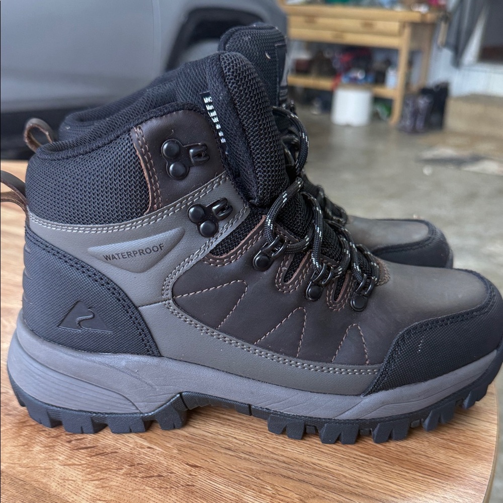 Ozark Trail Men's Black and Brown‎ Snow Boots